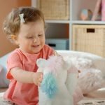 Peluche Unicornio Interactivo con Sonido y Mantita 25cm Bebé - Imagen 3